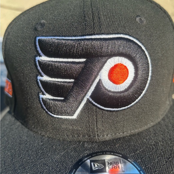 New Era Philadelphia Flyers Black Snapback - Picture 7 of 8